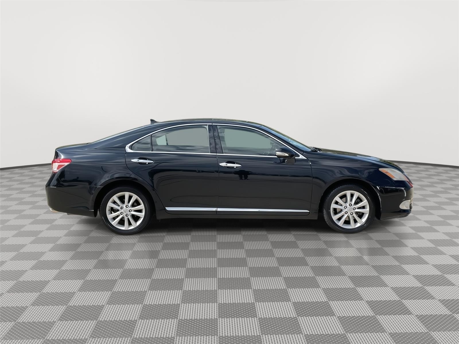 Vehicle photo 6