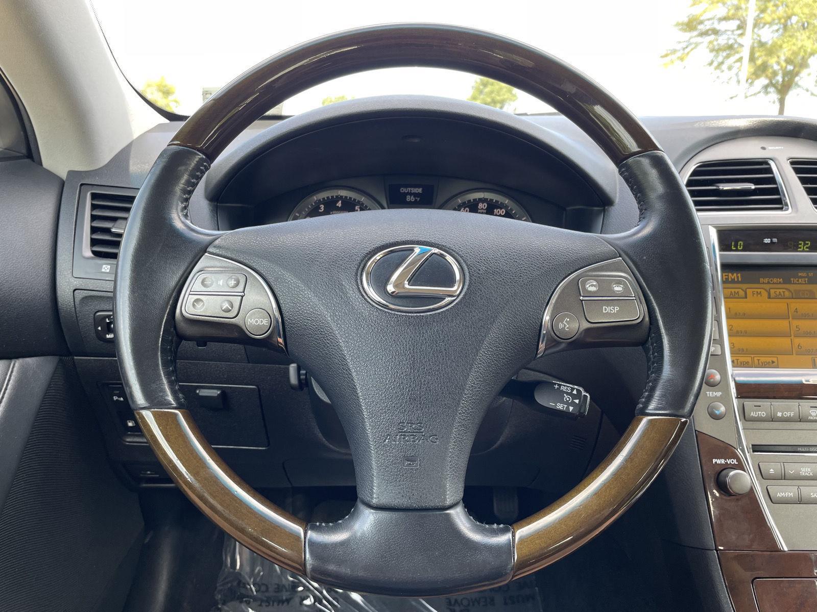 Vehicle photo 12