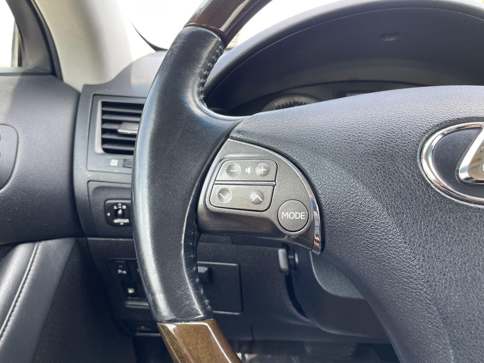 Vehicle photo 13