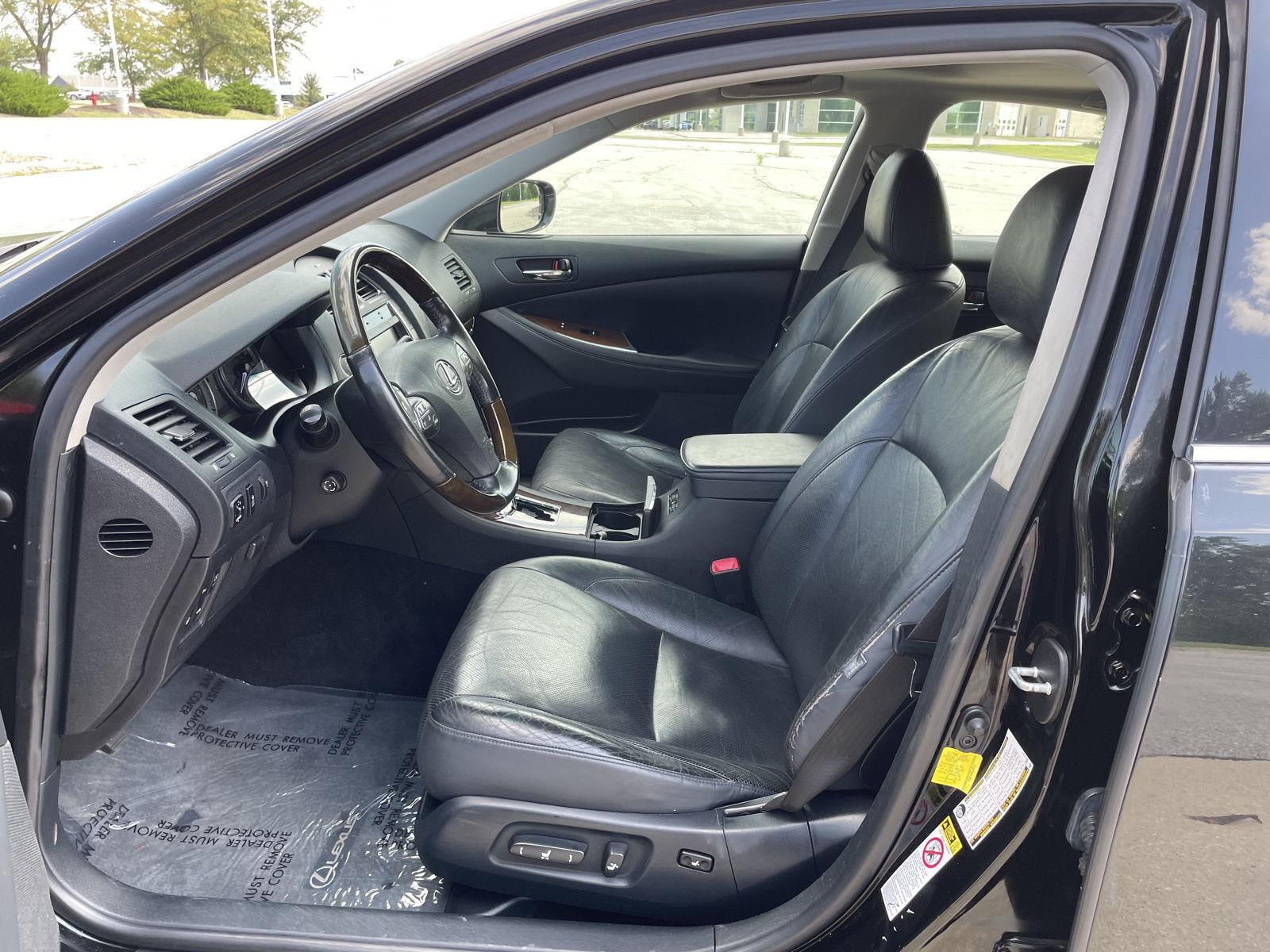 Vehicle photo 17