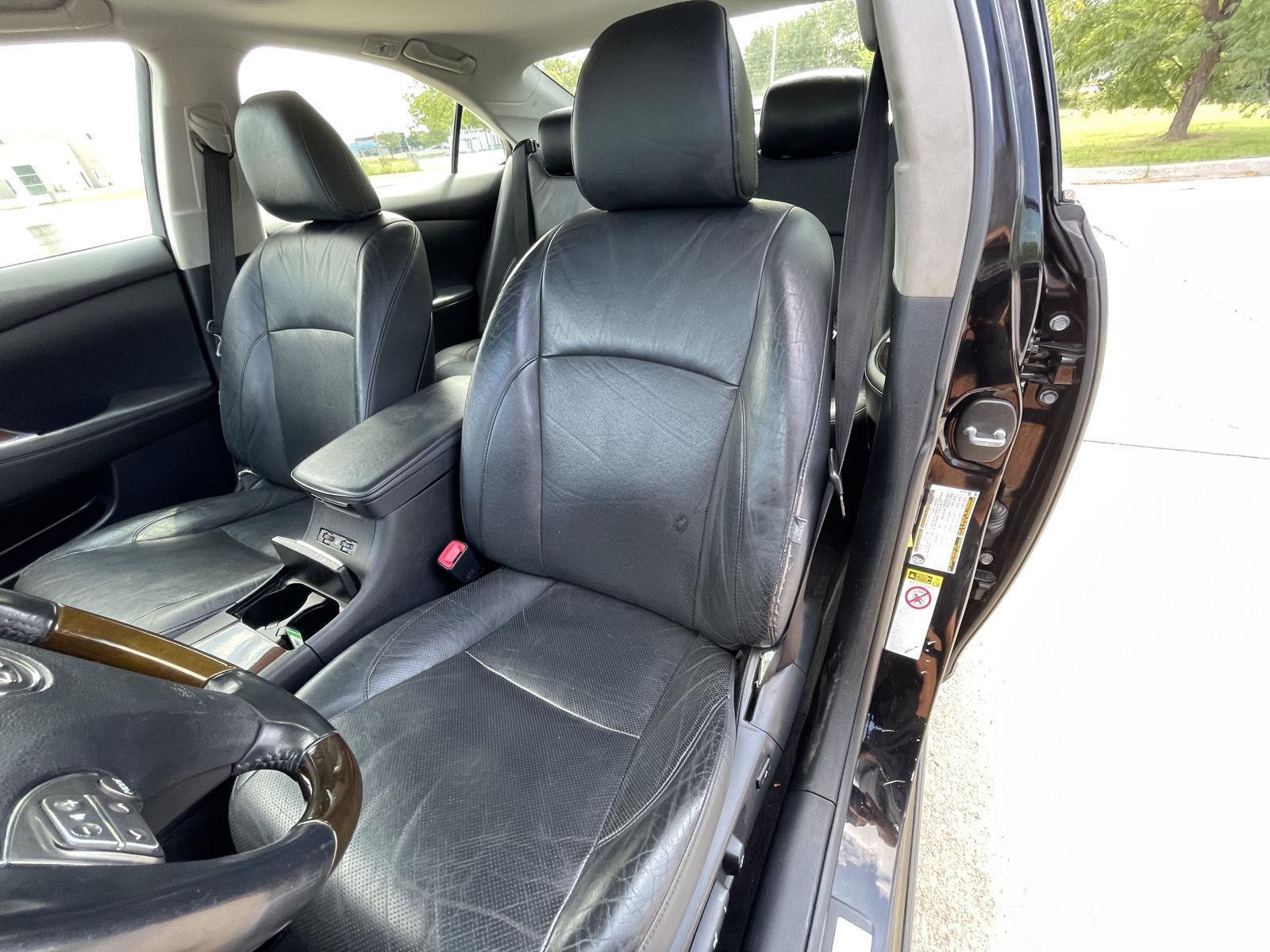 Vehicle photo 18