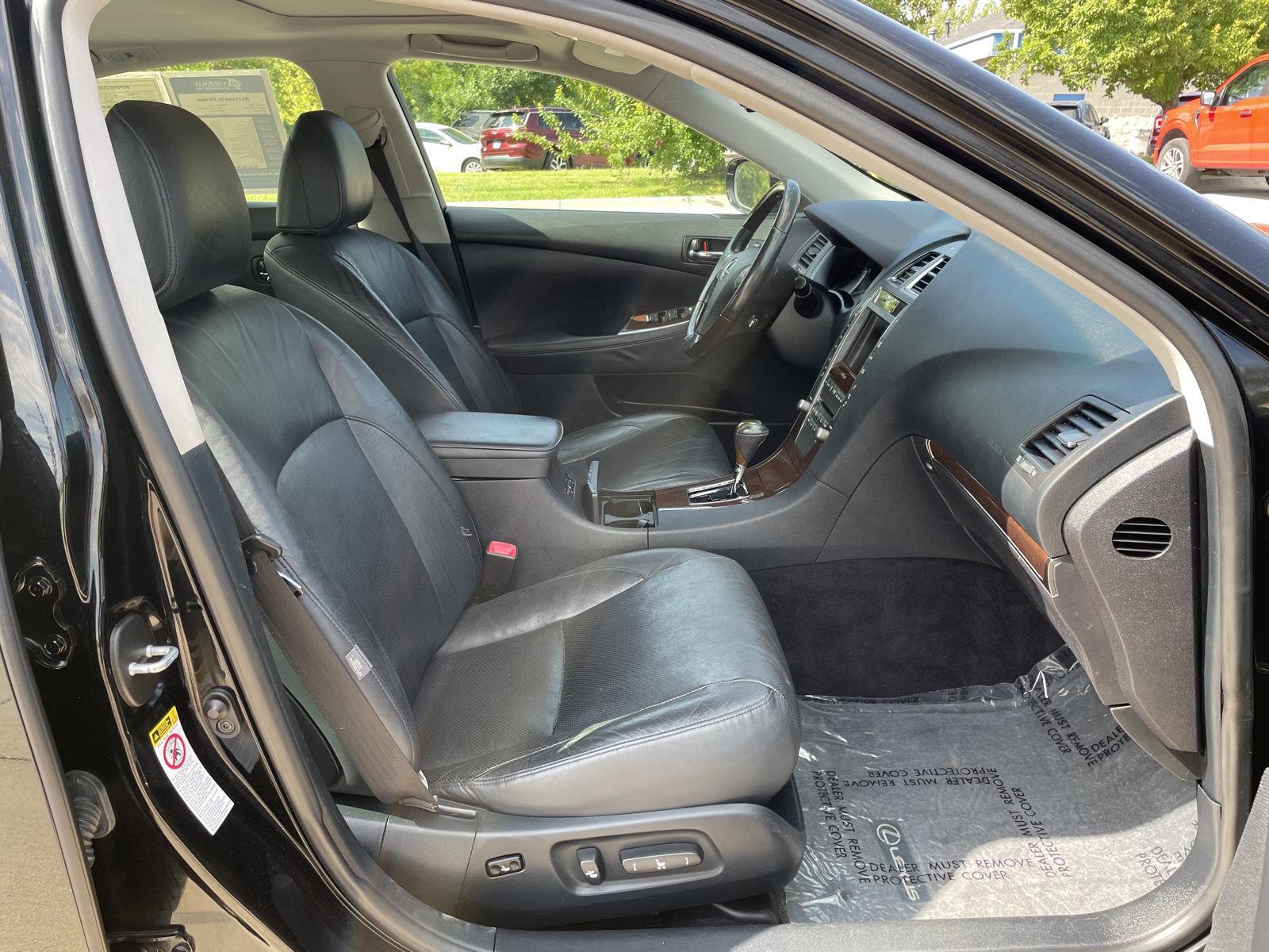 Vehicle photo 19