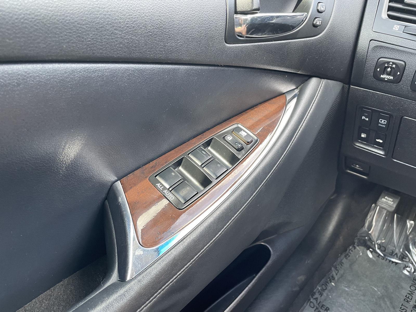 Vehicle photo 28