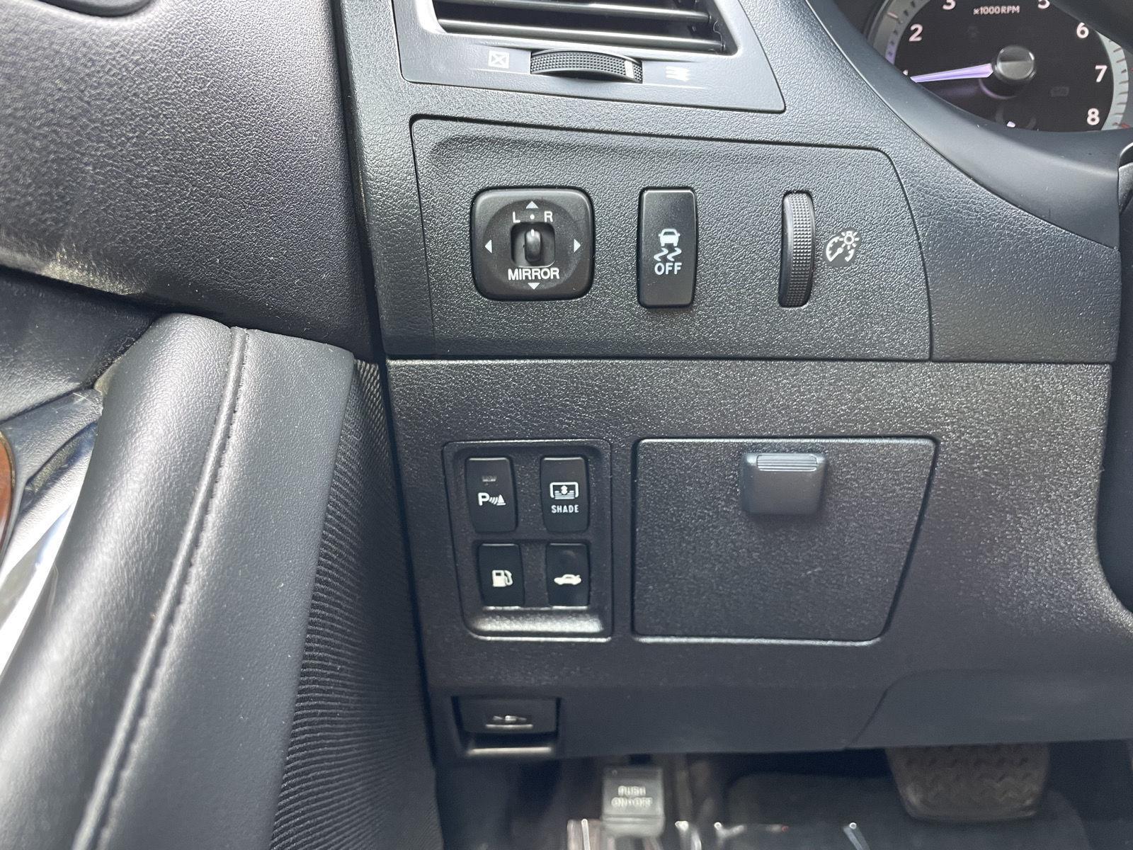 Vehicle photo 29