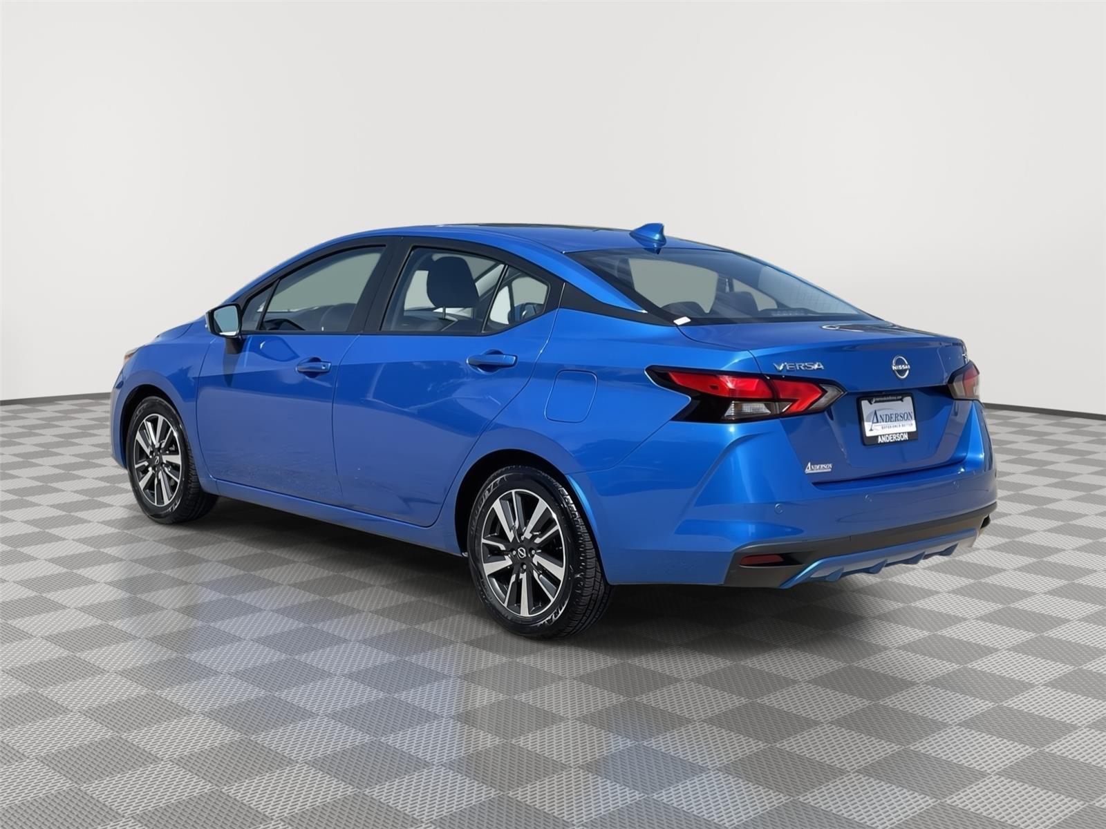 Vehicle photo 9