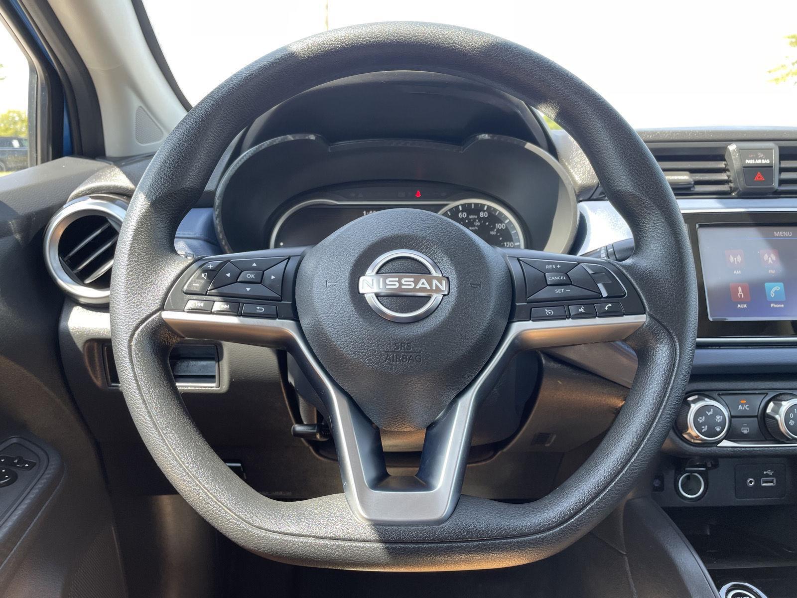 Vehicle photo 12