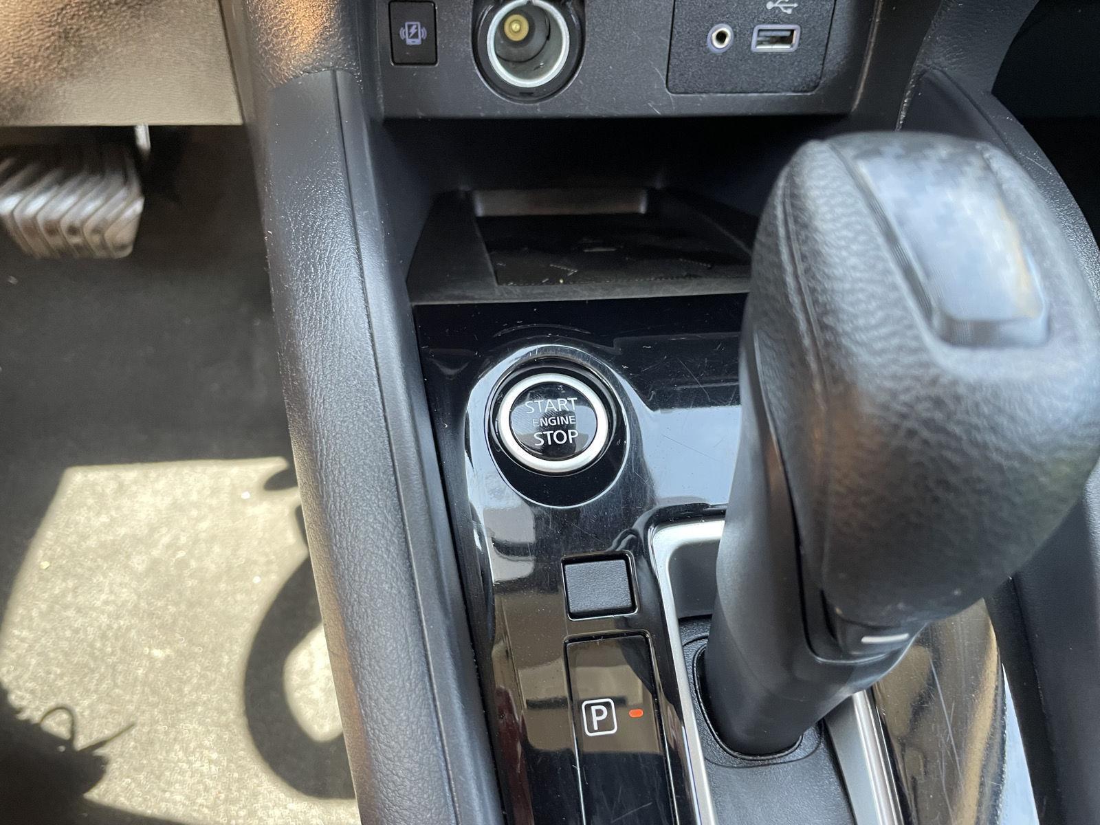 Vehicle photo 24