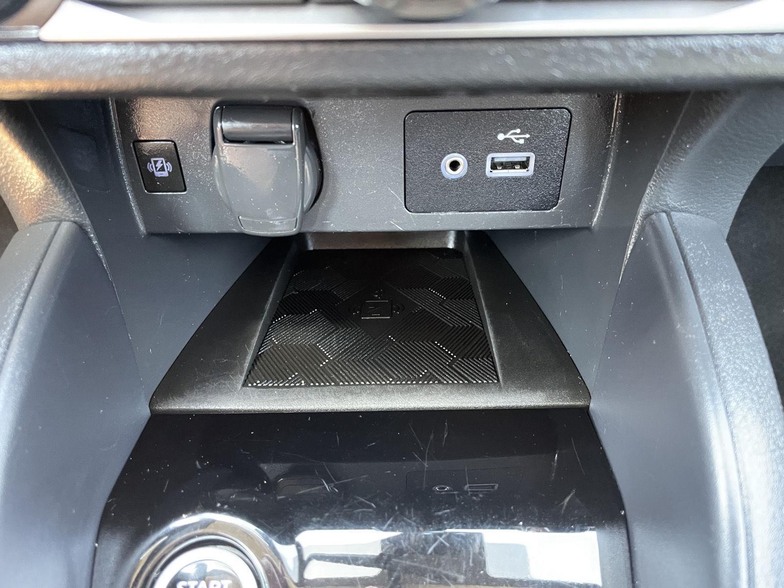 Vehicle photo 28