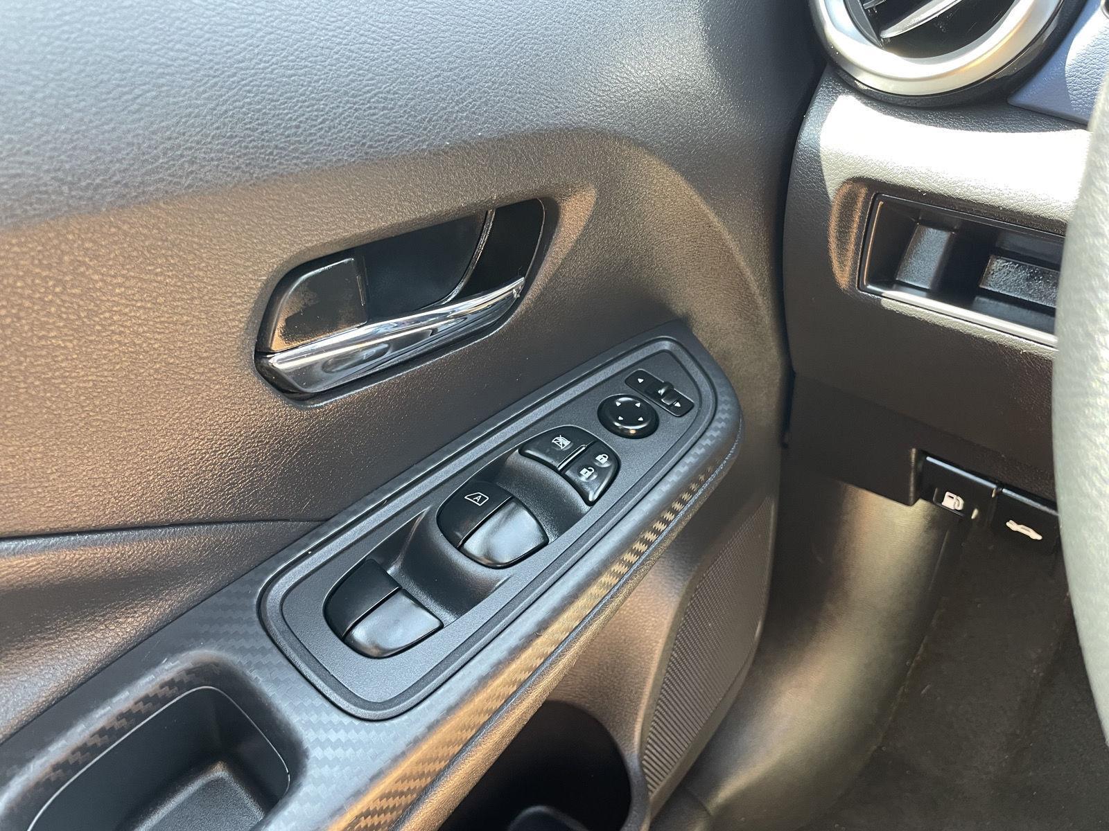 Vehicle photo 29