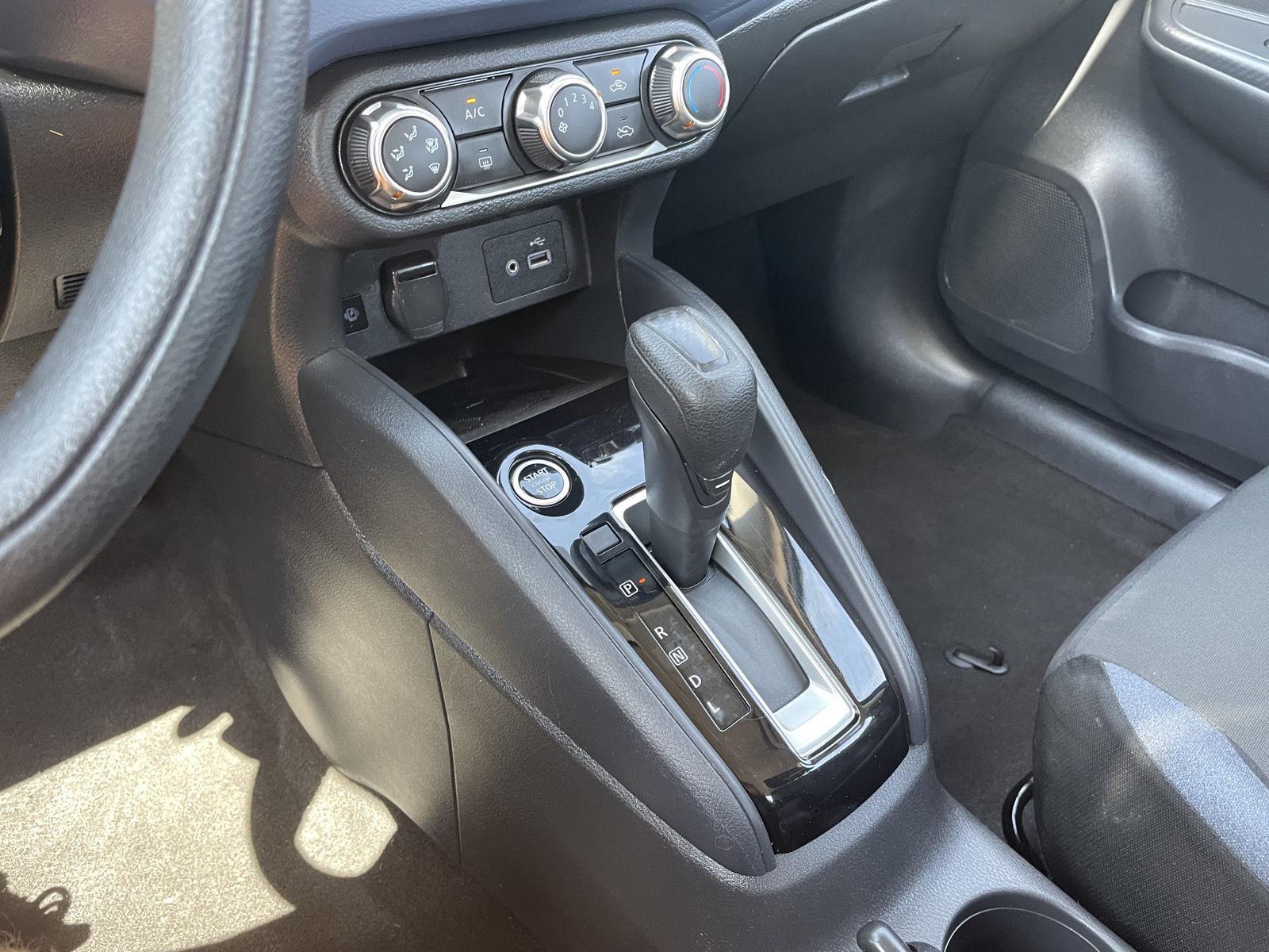 Vehicle photo 30