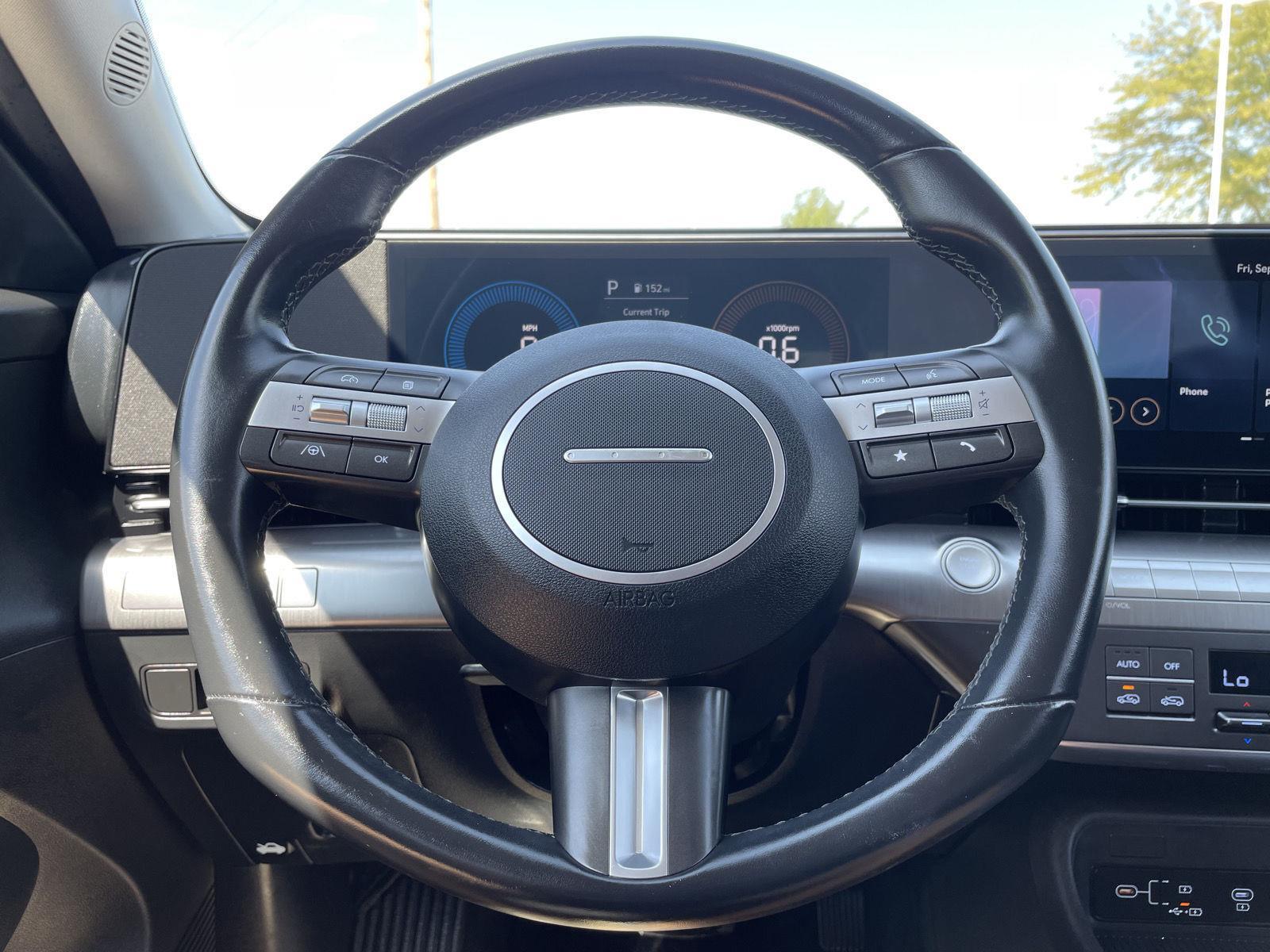 Vehicle photo 11