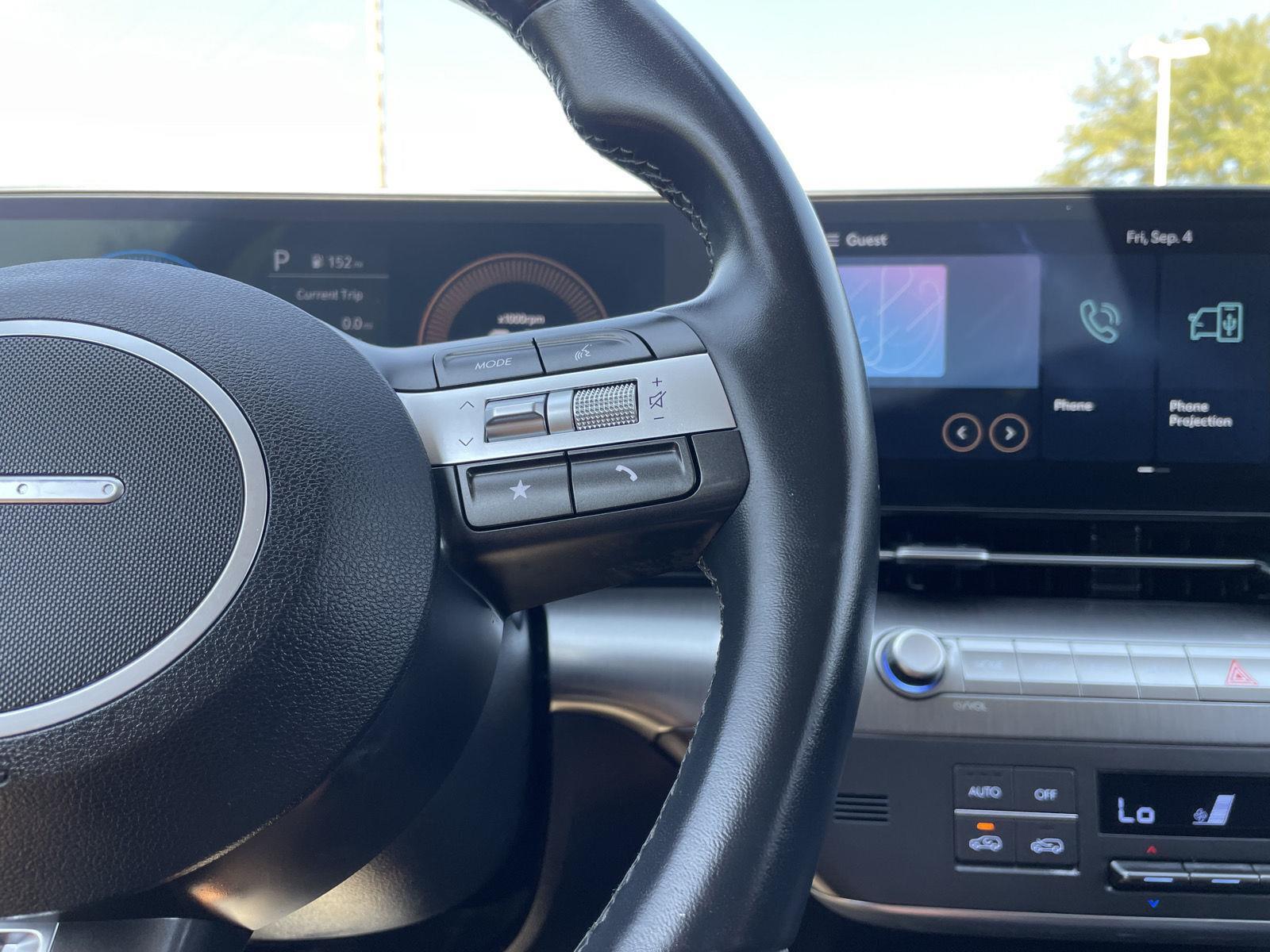 Vehicle photo 13