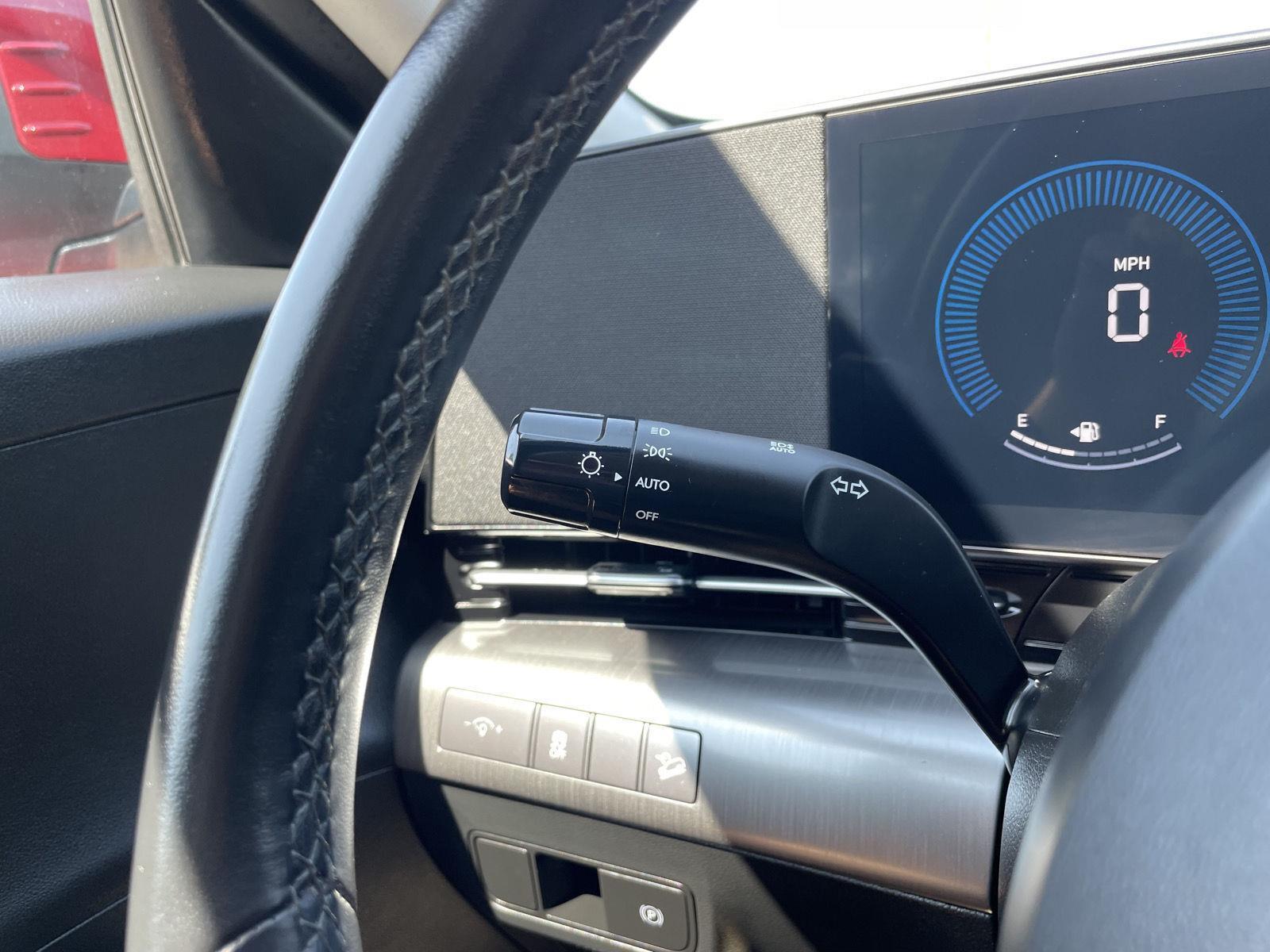 Vehicle photo 14