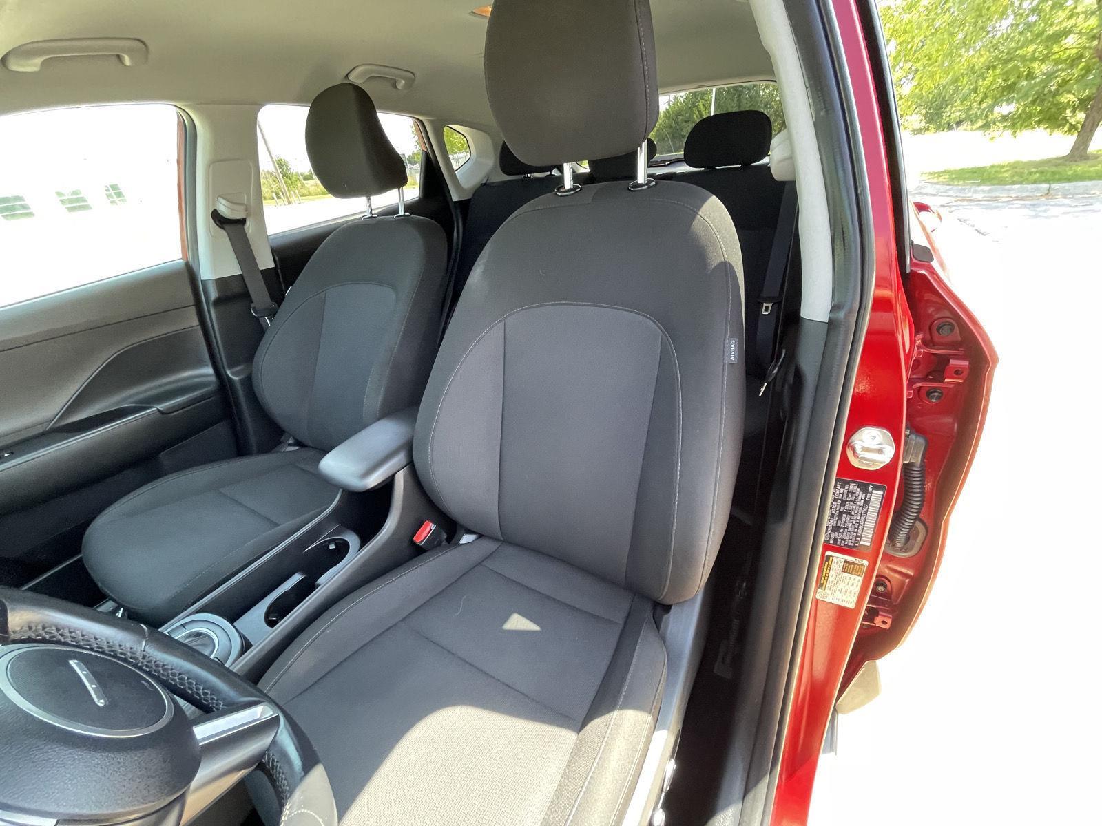 Vehicle photo 16