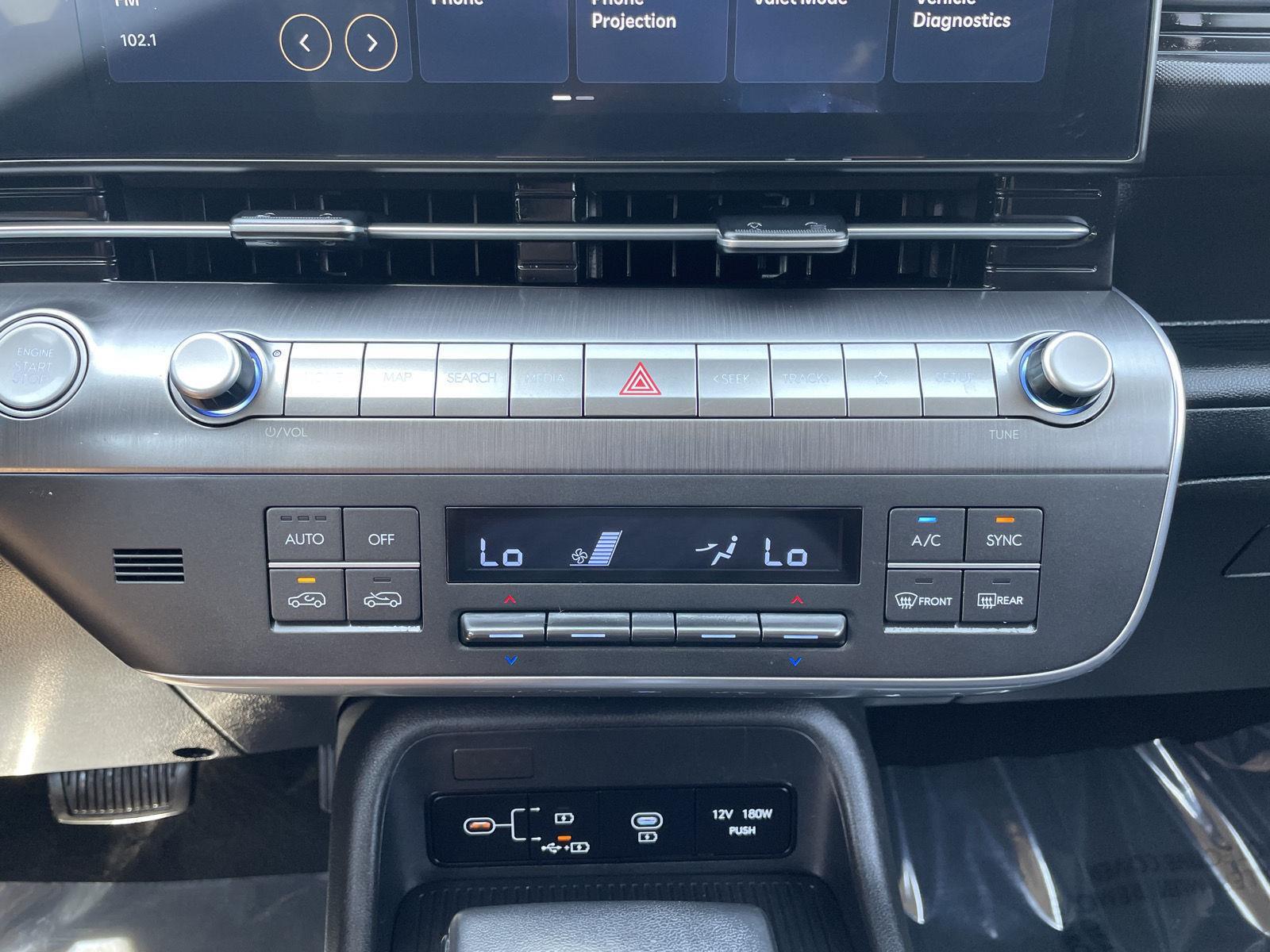 Vehicle photo 23