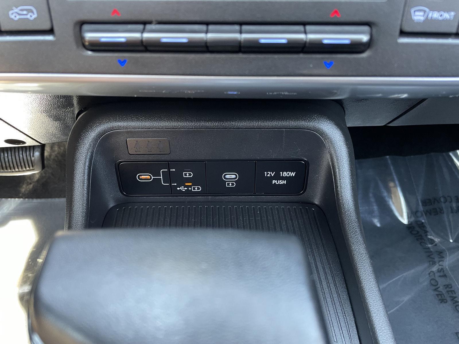Vehicle photo 24