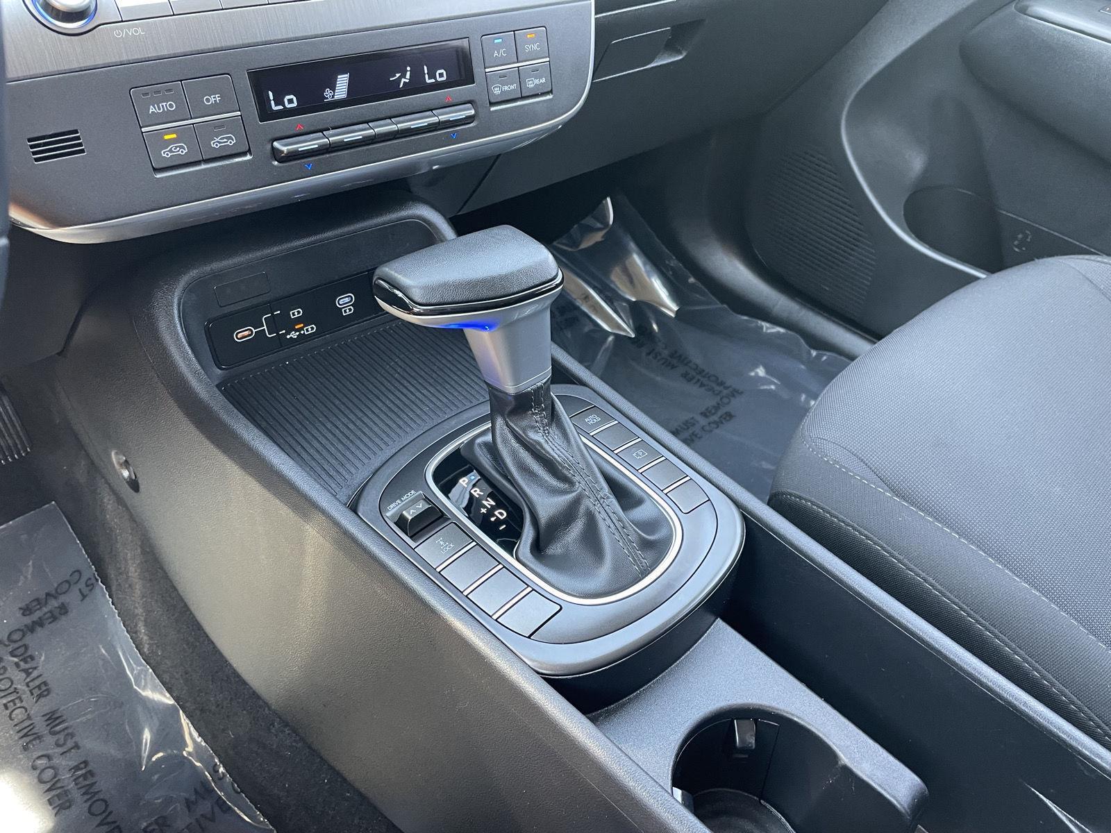Vehicle photo 26