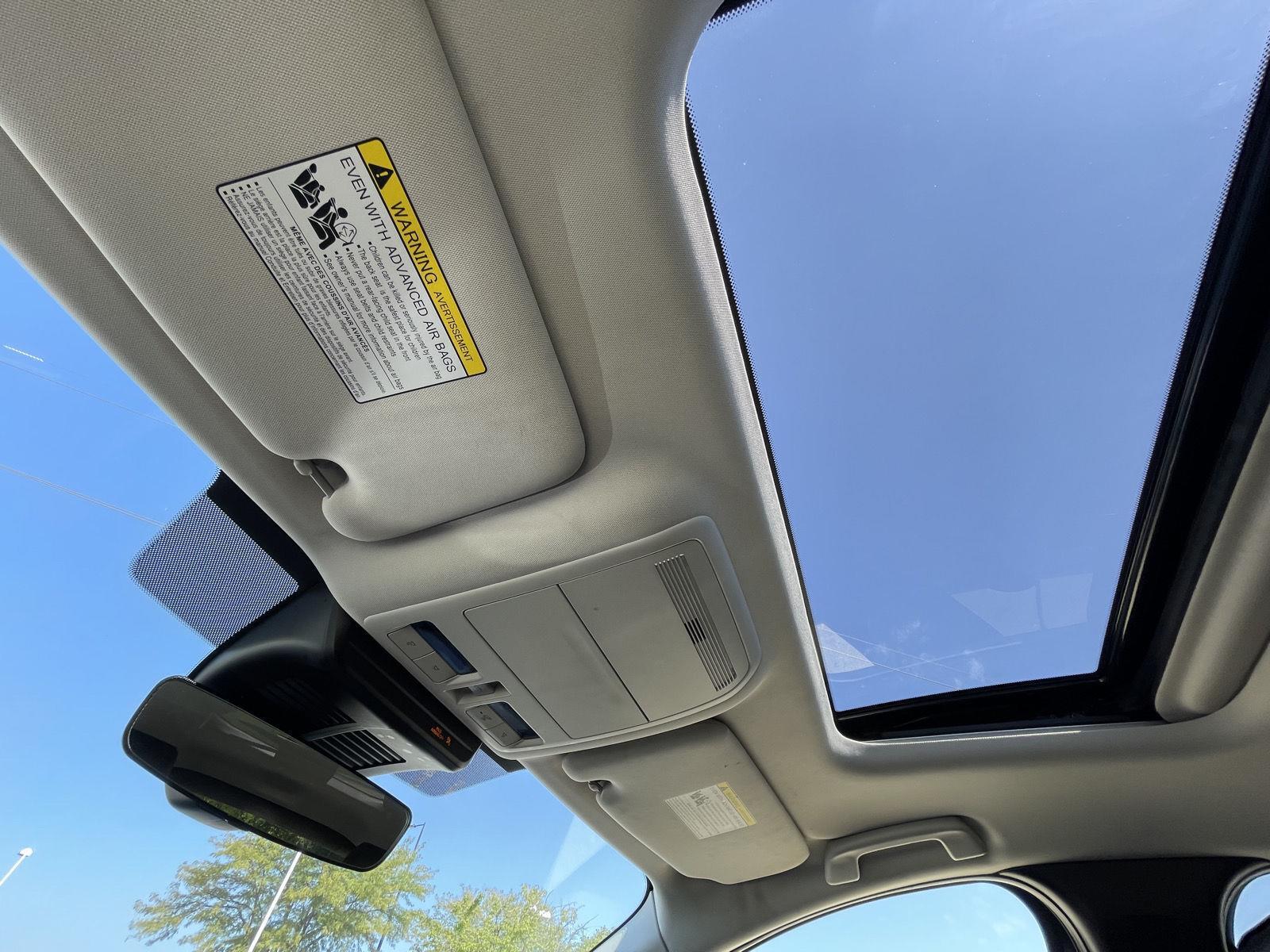 Vehicle photo 21