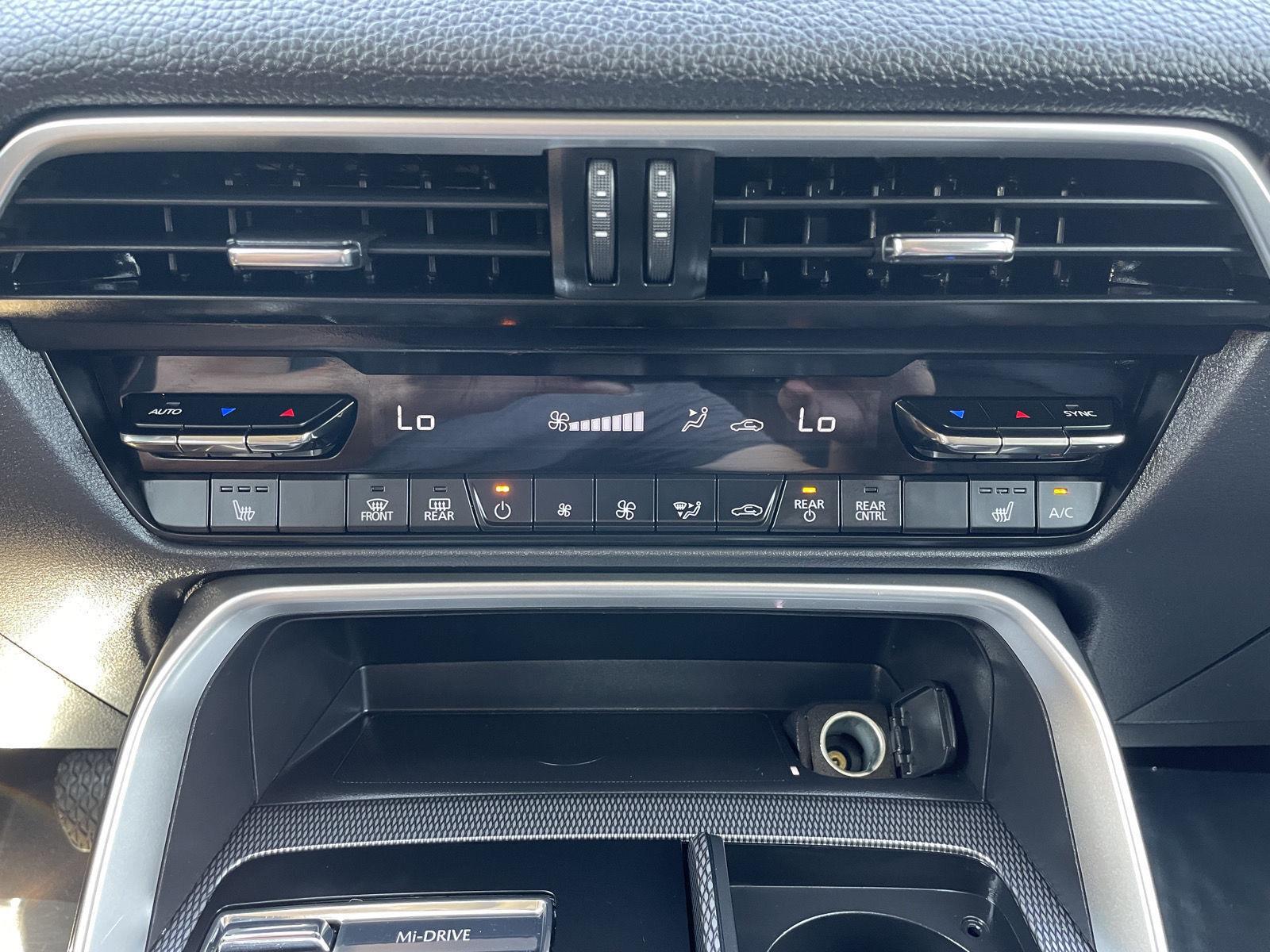 Vehicle photo 25