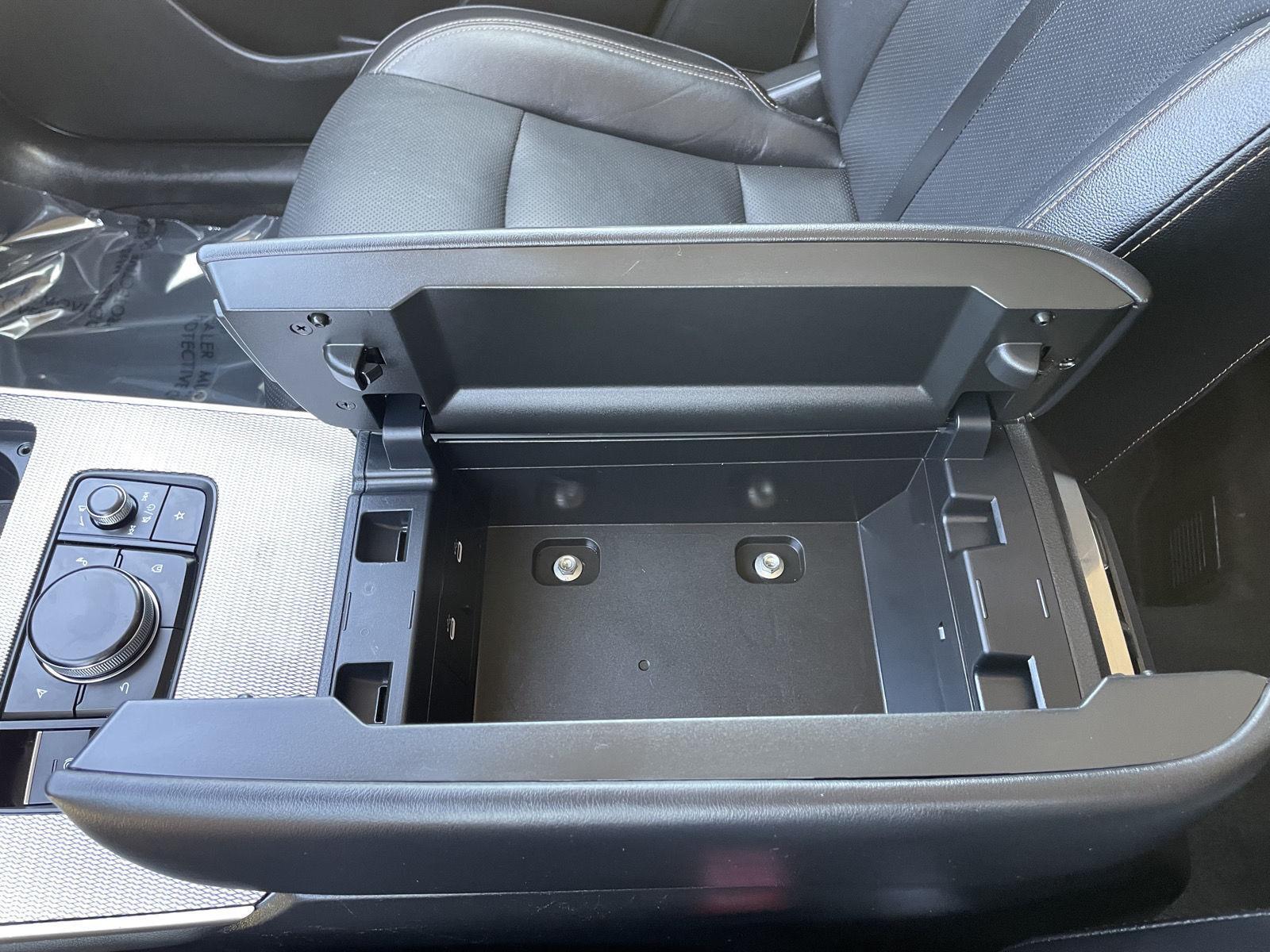 Vehicle photo 30