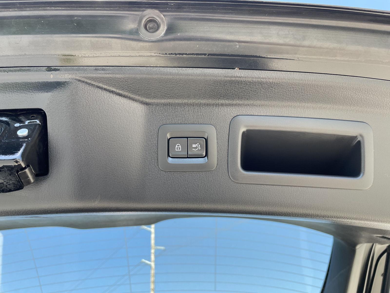Vehicle photo 35