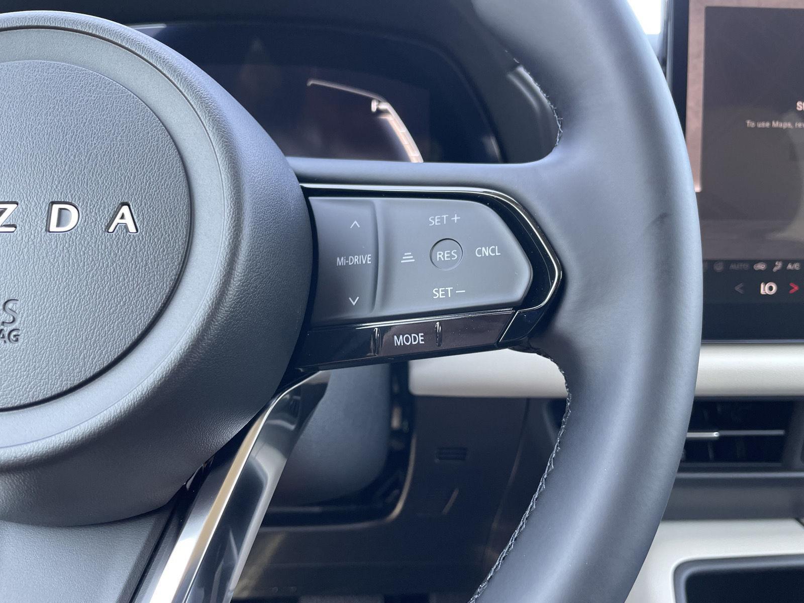 Vehicle photo 13