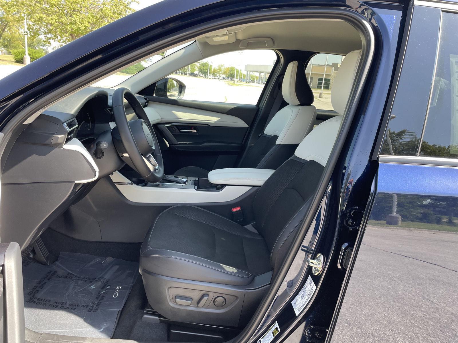Vehicle photo 16