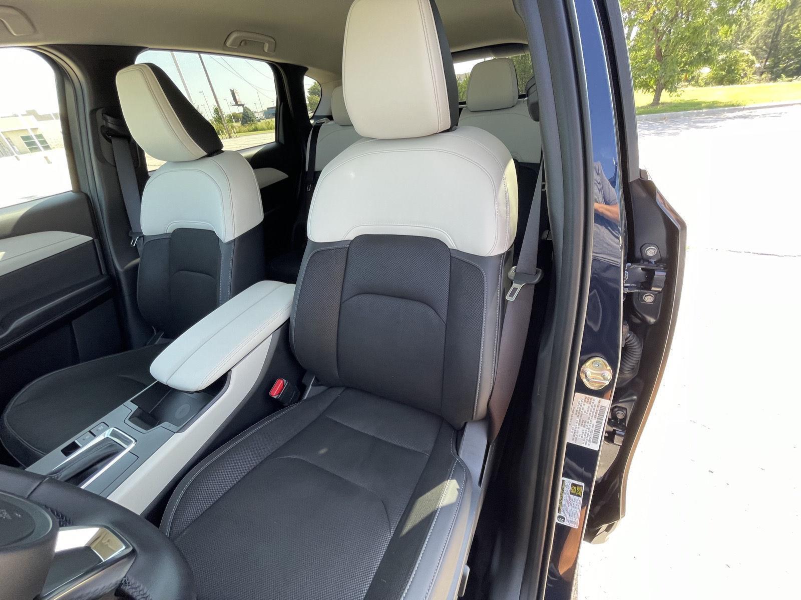 Vehicle photo 17