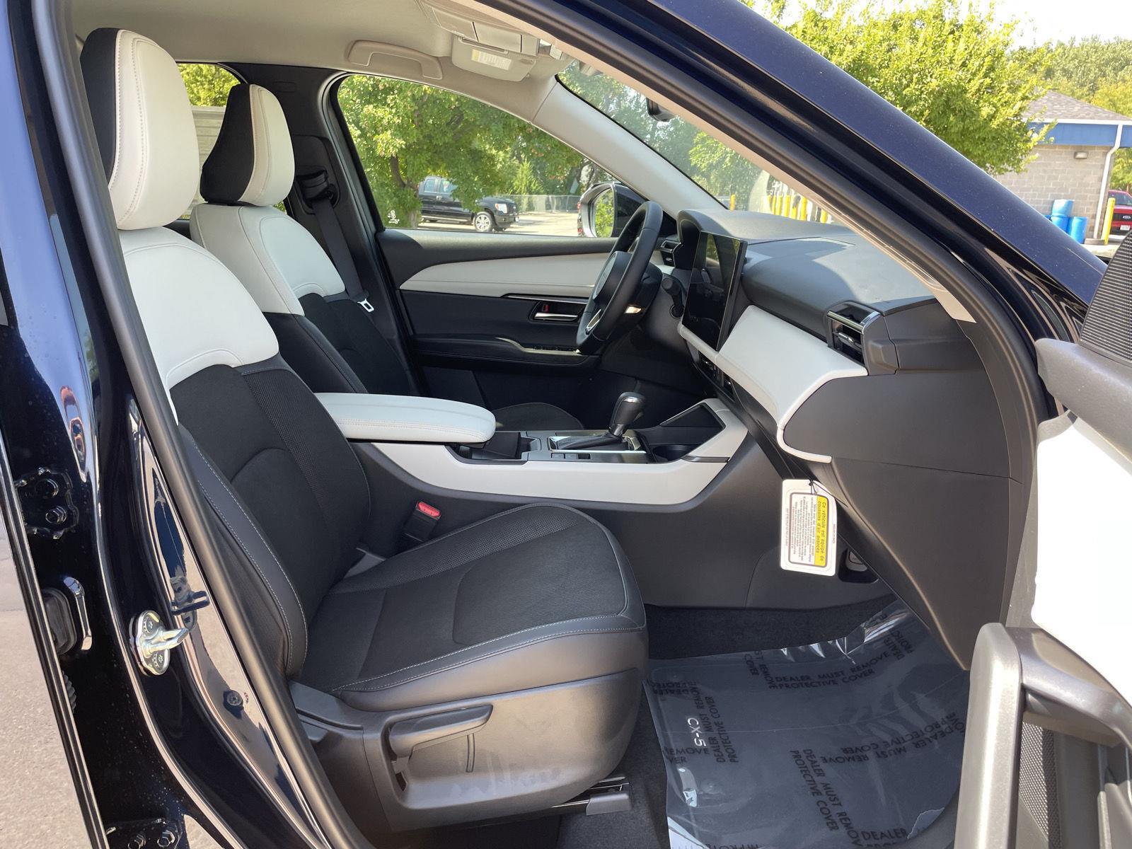 Vehicle photo 18