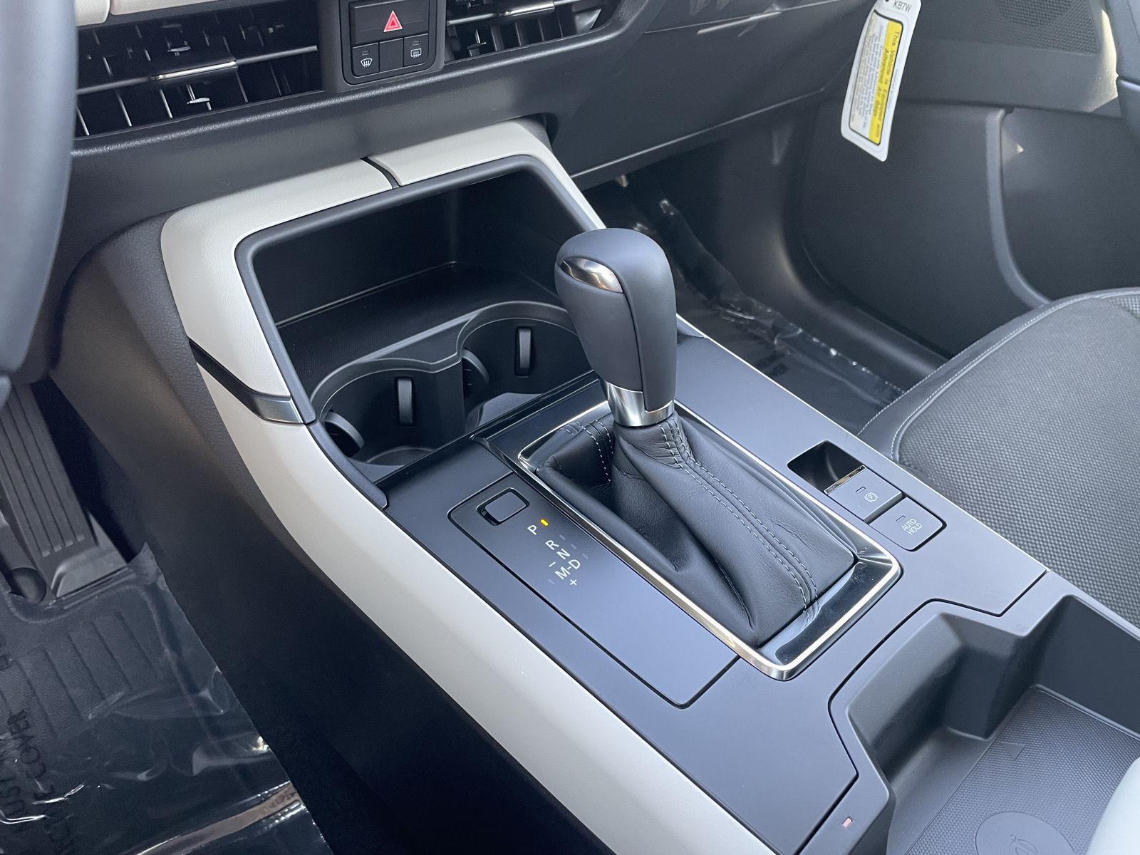 Vehicle photo 26