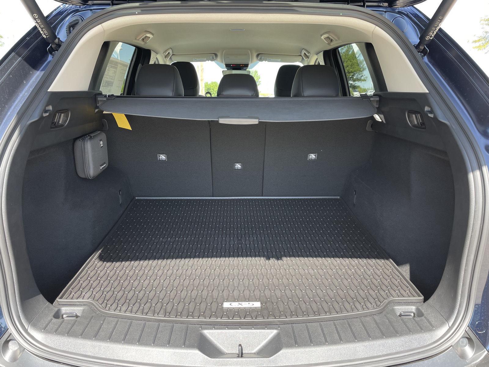 Vehicle photo 32