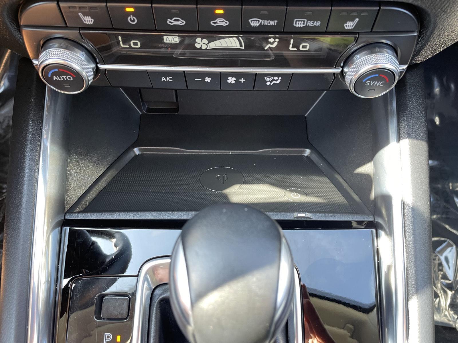 Vehicle photo 26
