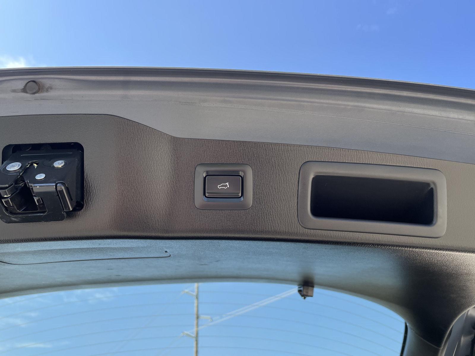 Vehicle photo 34