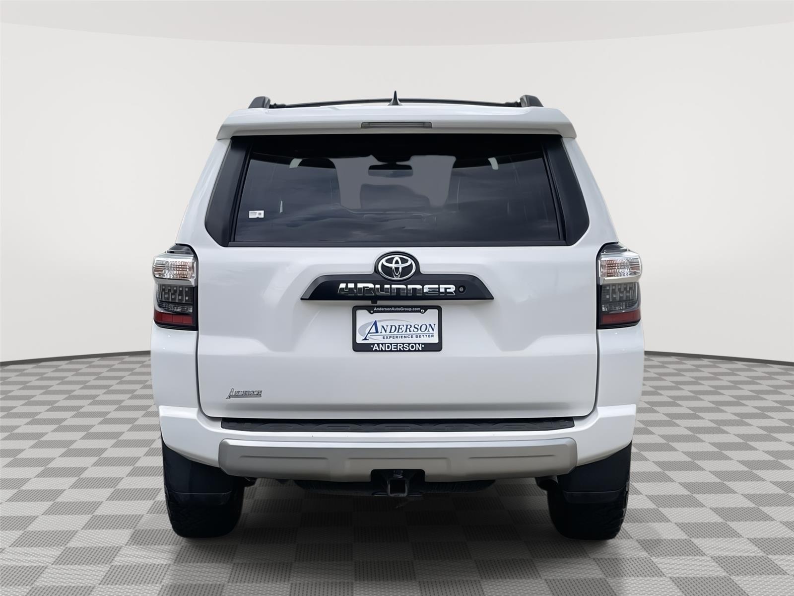 Vehicle photo 8