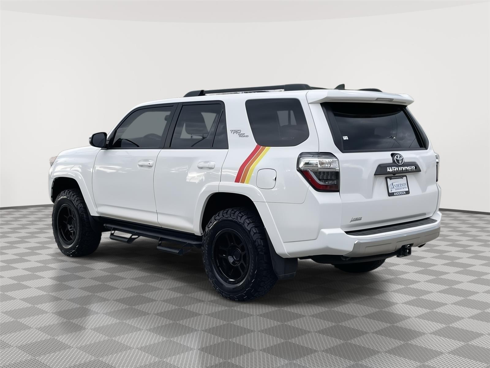 Vehicle photo 9