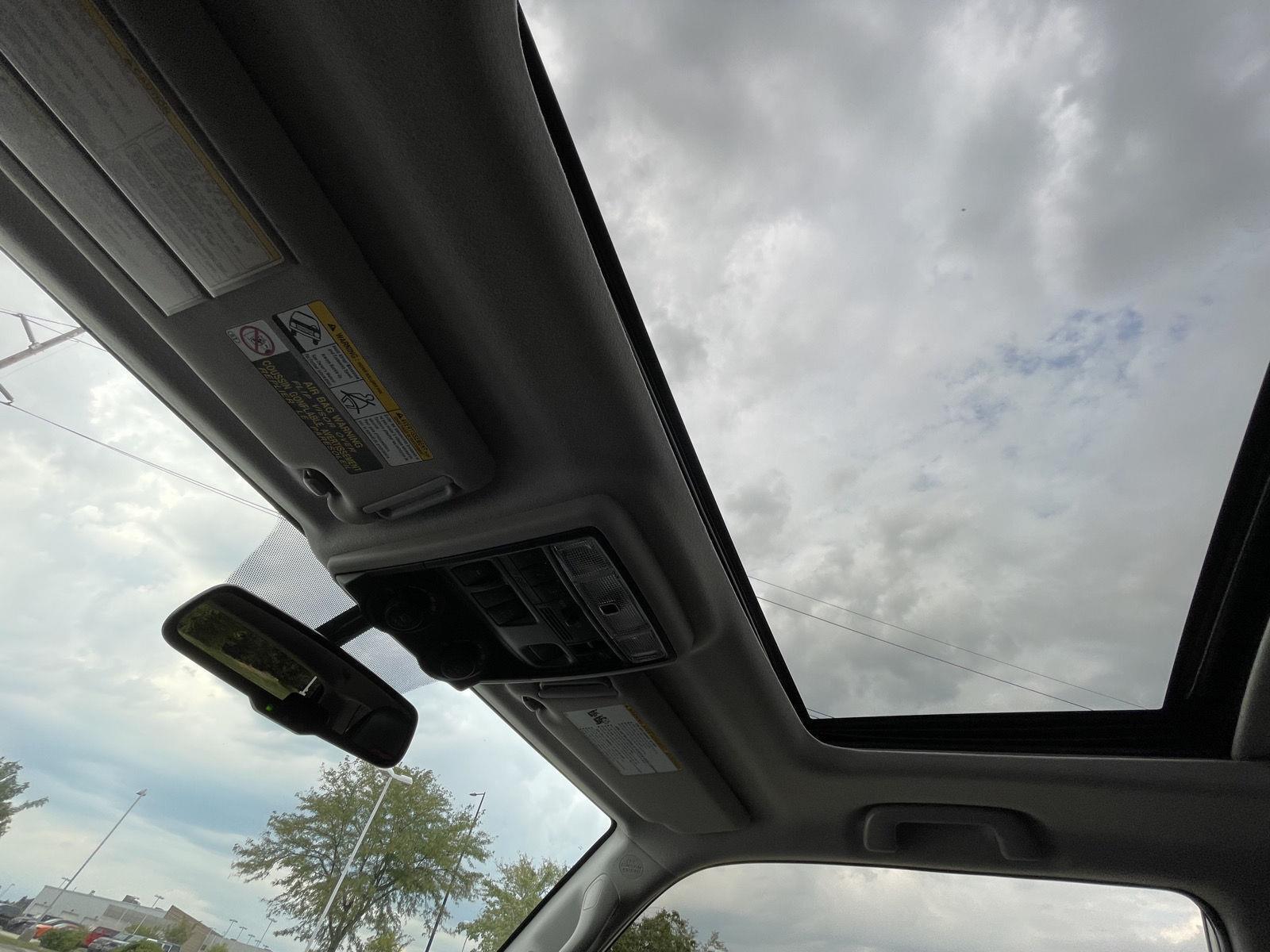 Vehicle photo 21