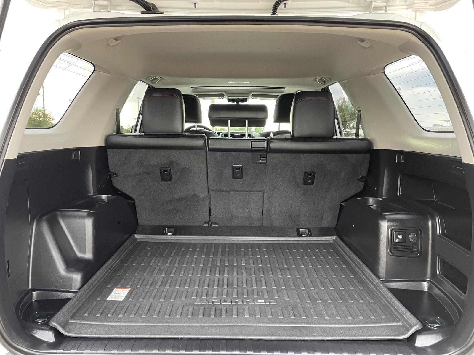 Vehicle photo 34