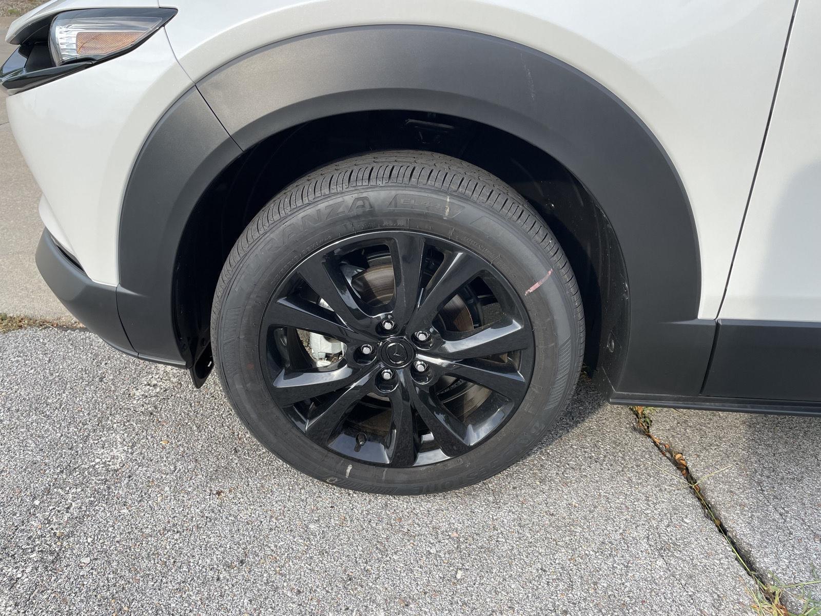 Vehicle photo 10