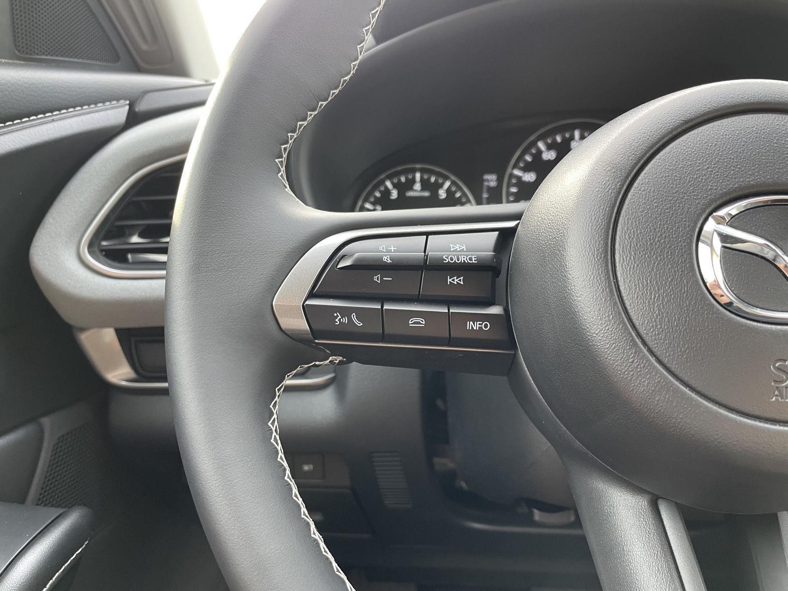 Vehicle photo 12