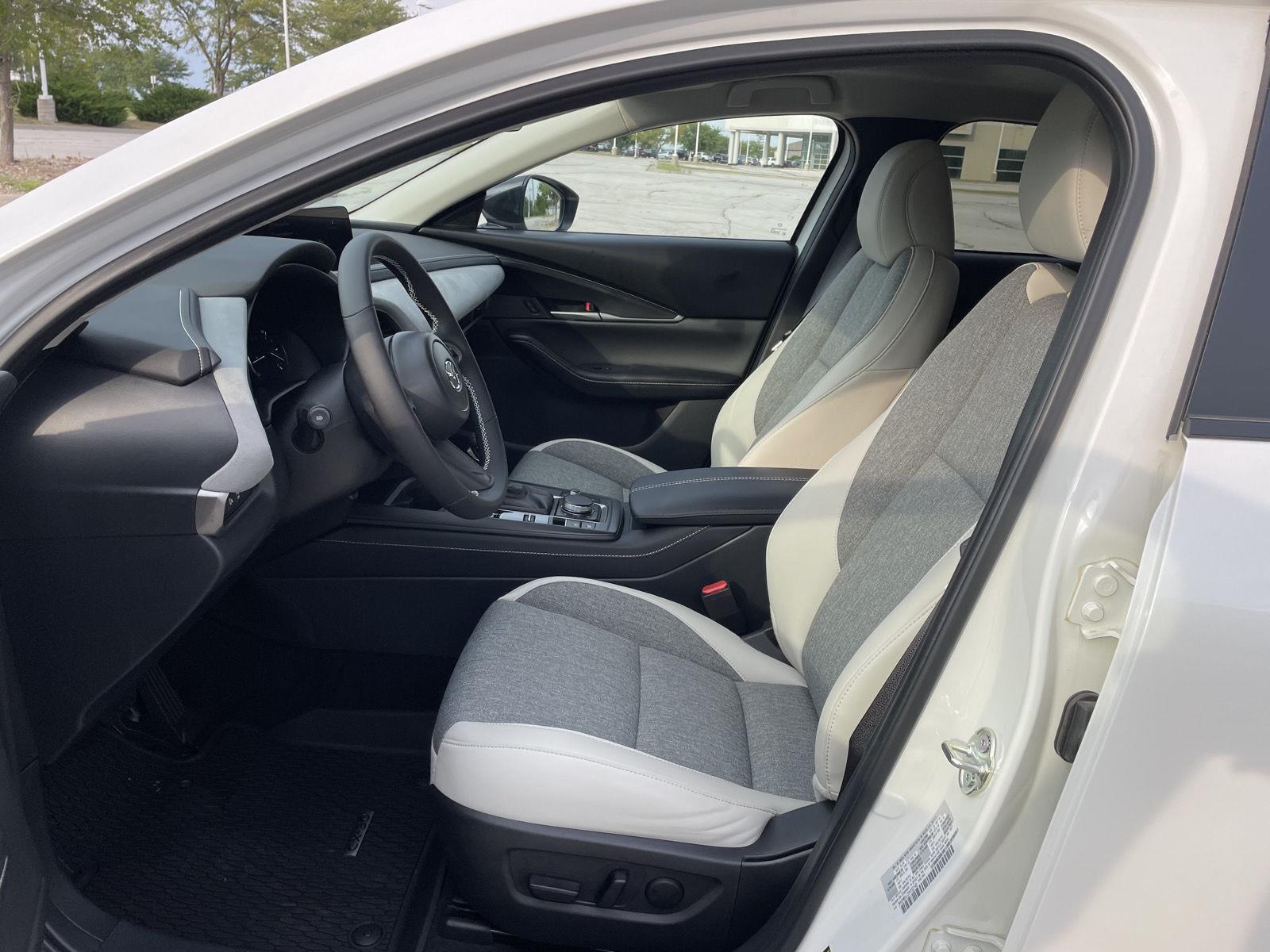 Vehicle photo 16