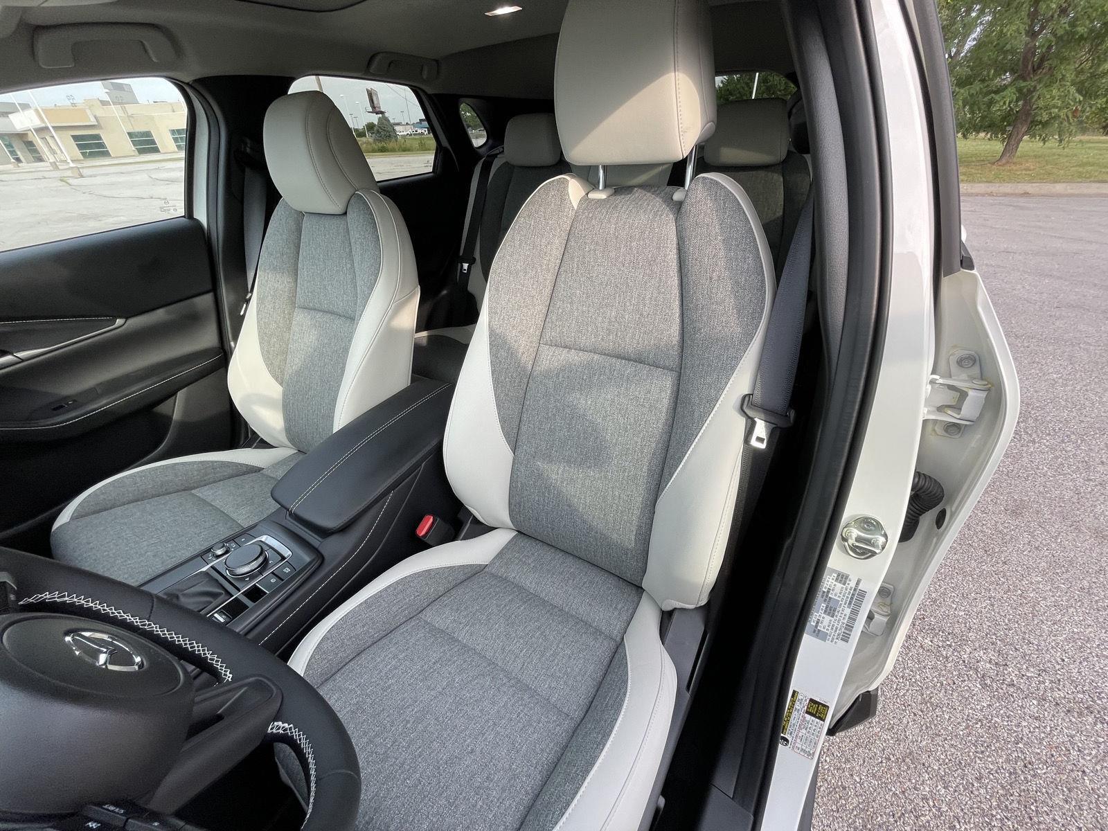Vehicle photo 17