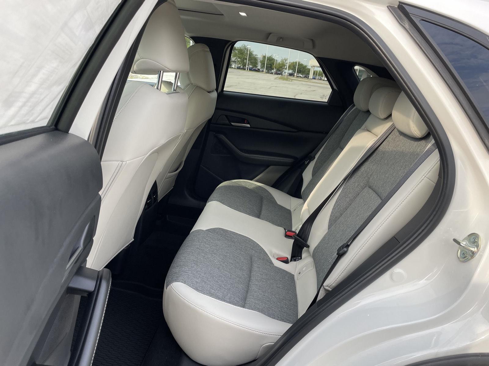 Vehicle photo 19