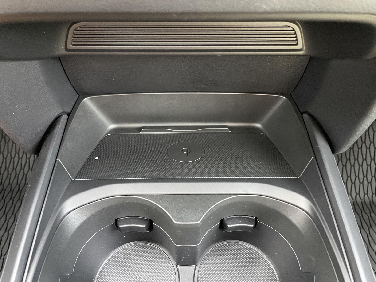 Vehicle photo 26