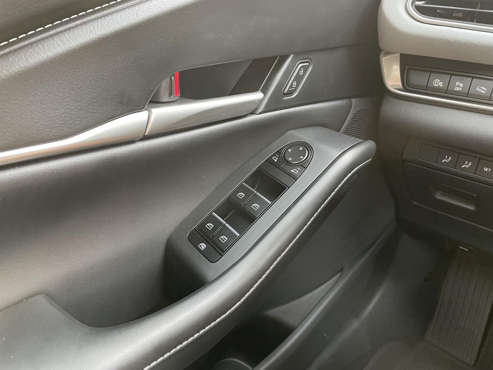 Vehicle photo 27
