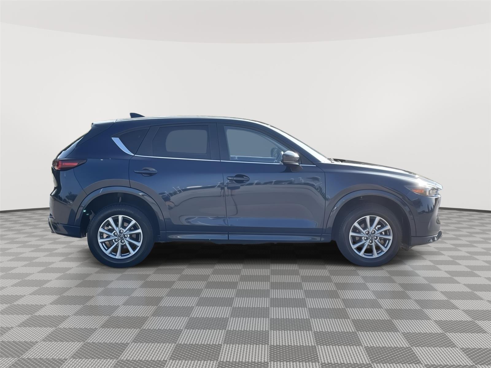 Vehicle photo 6