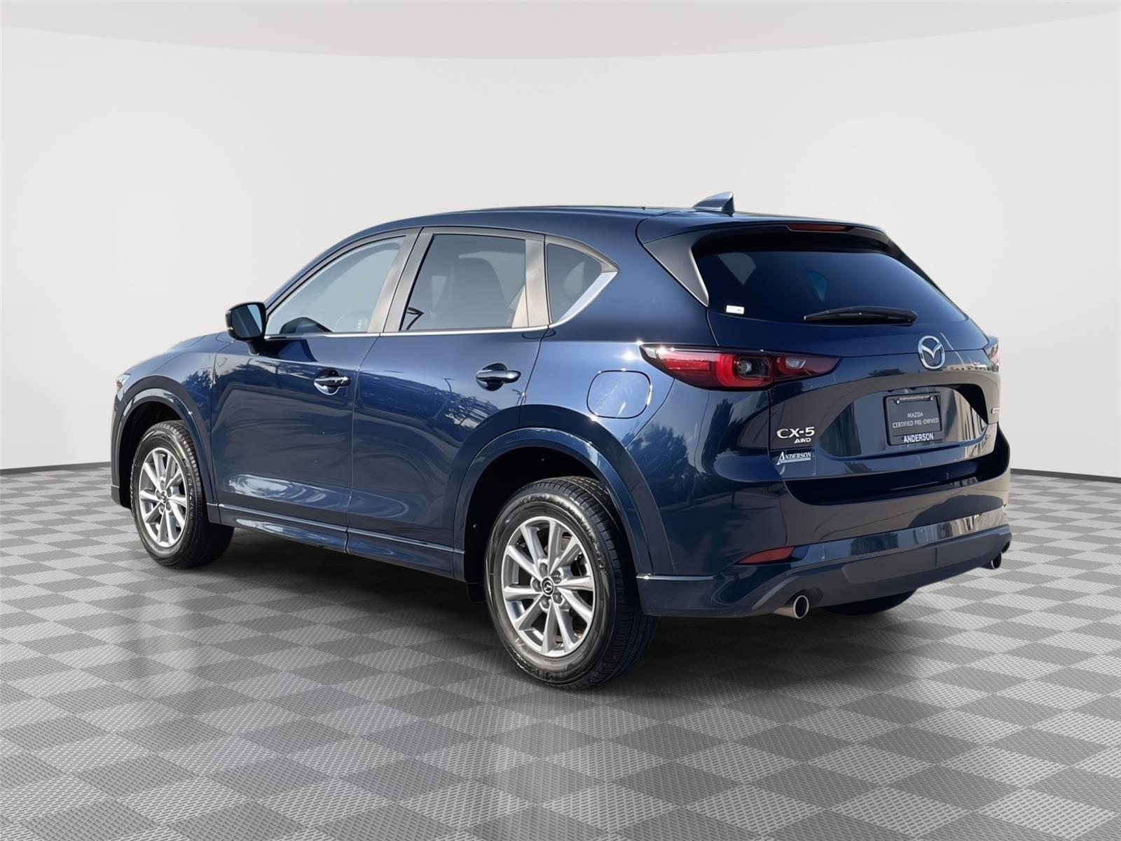 Vehicle photo 9