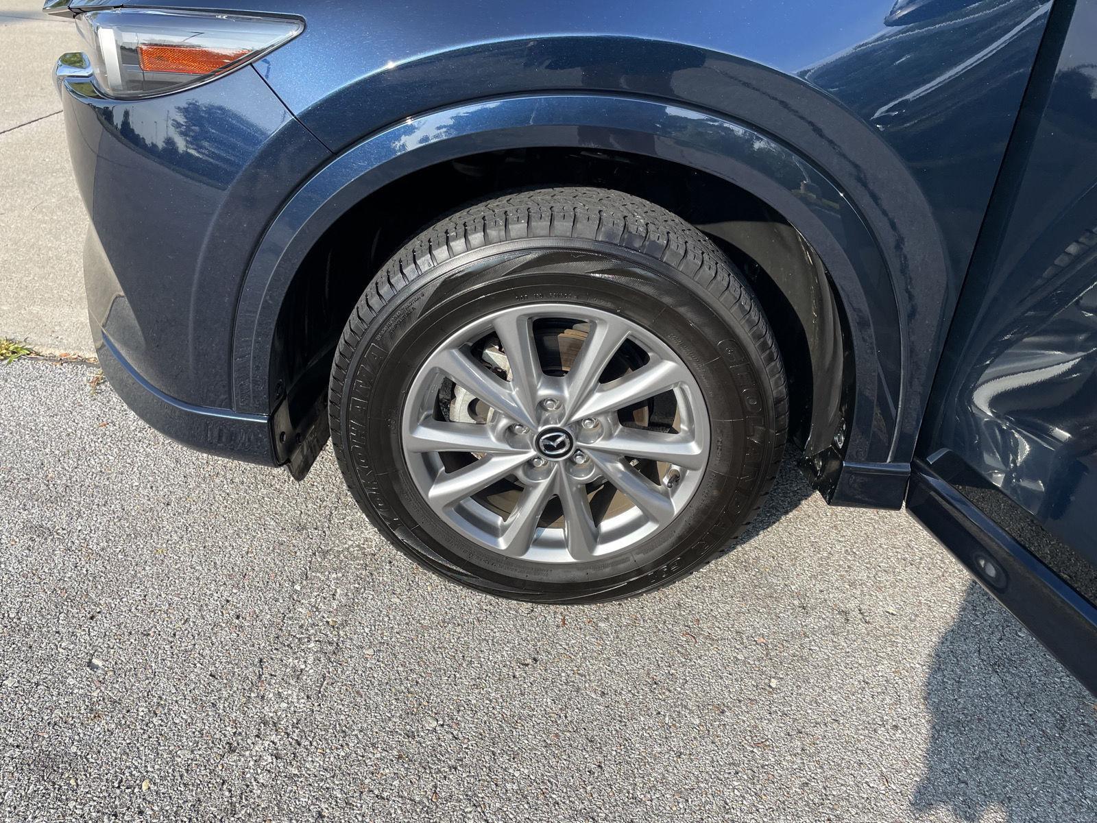 Vehicle photo 10