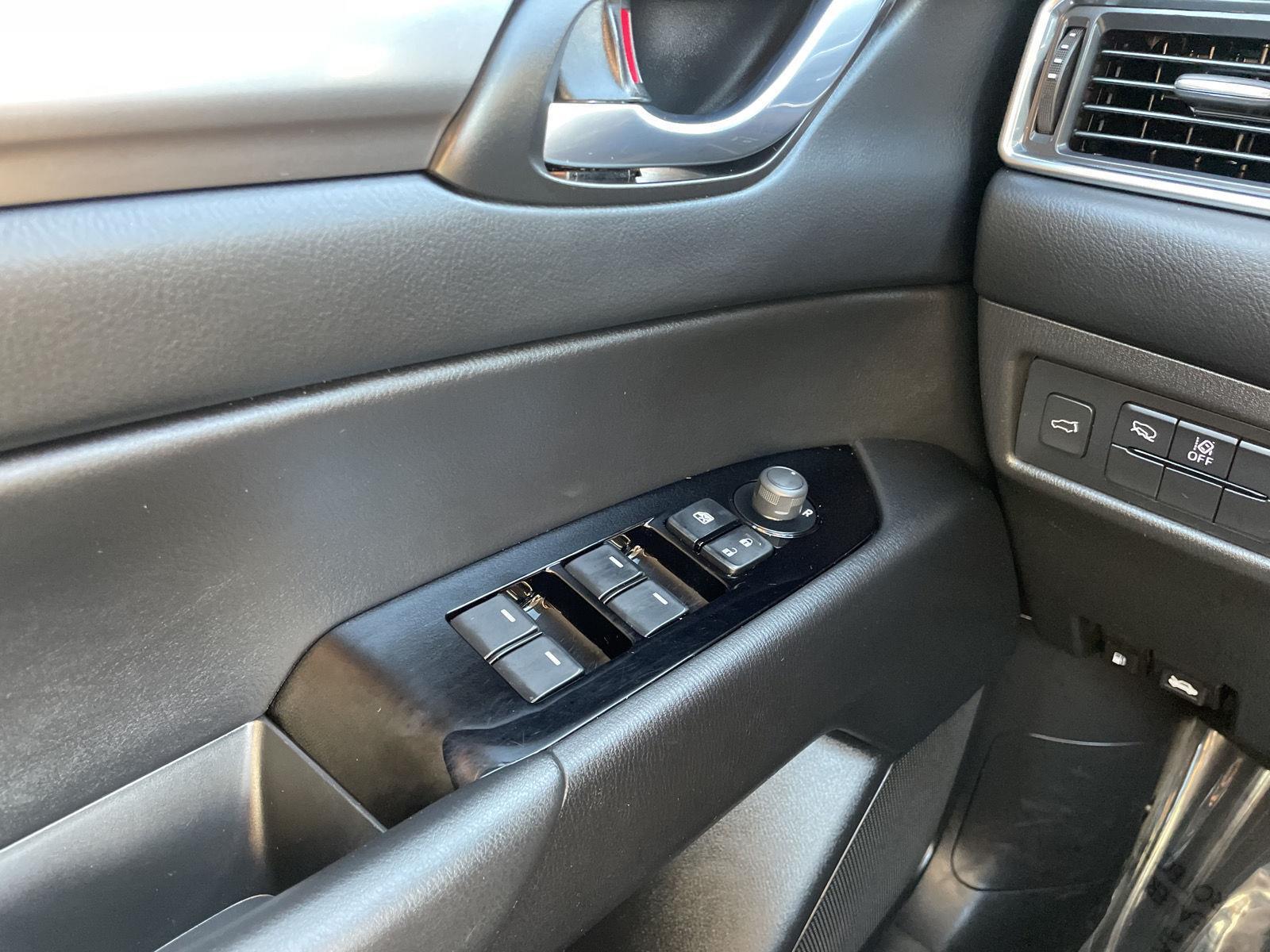 Vehicle photo 26