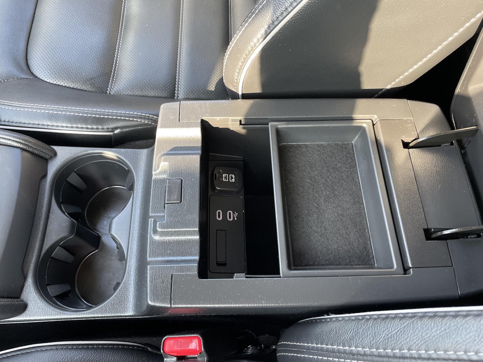 Vehicle photo 28
