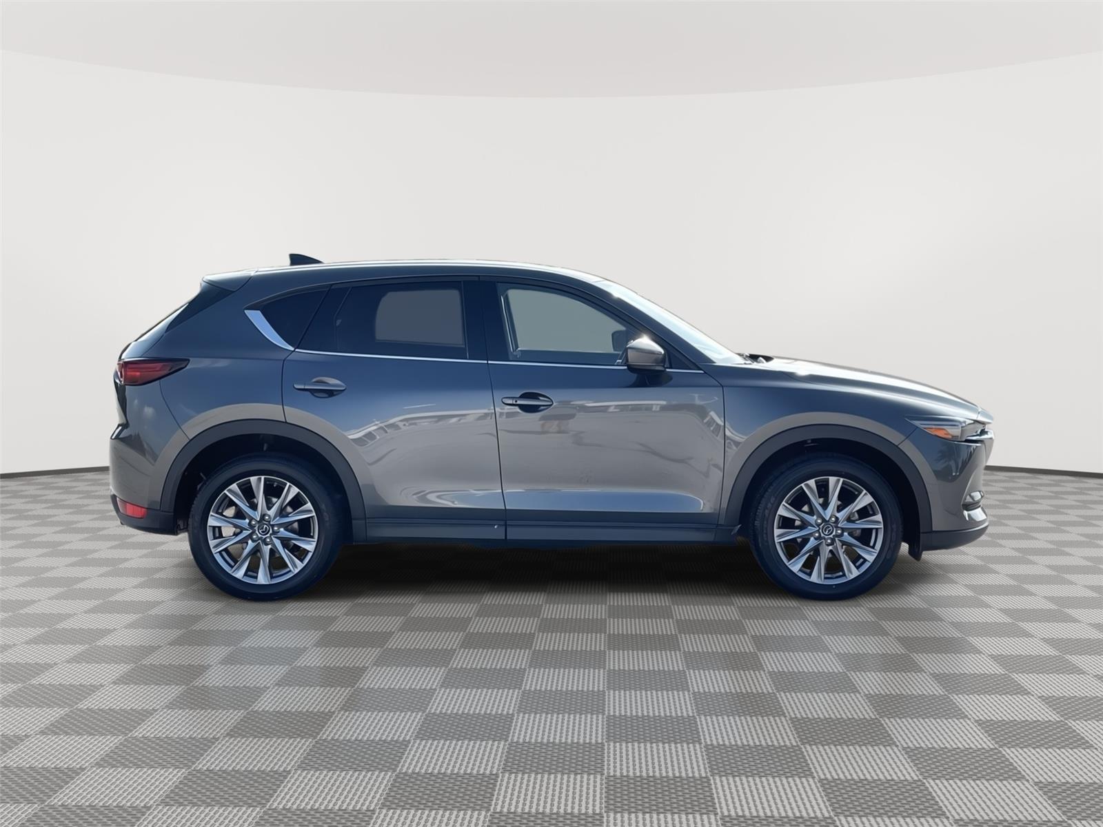 Vehicle photo 6